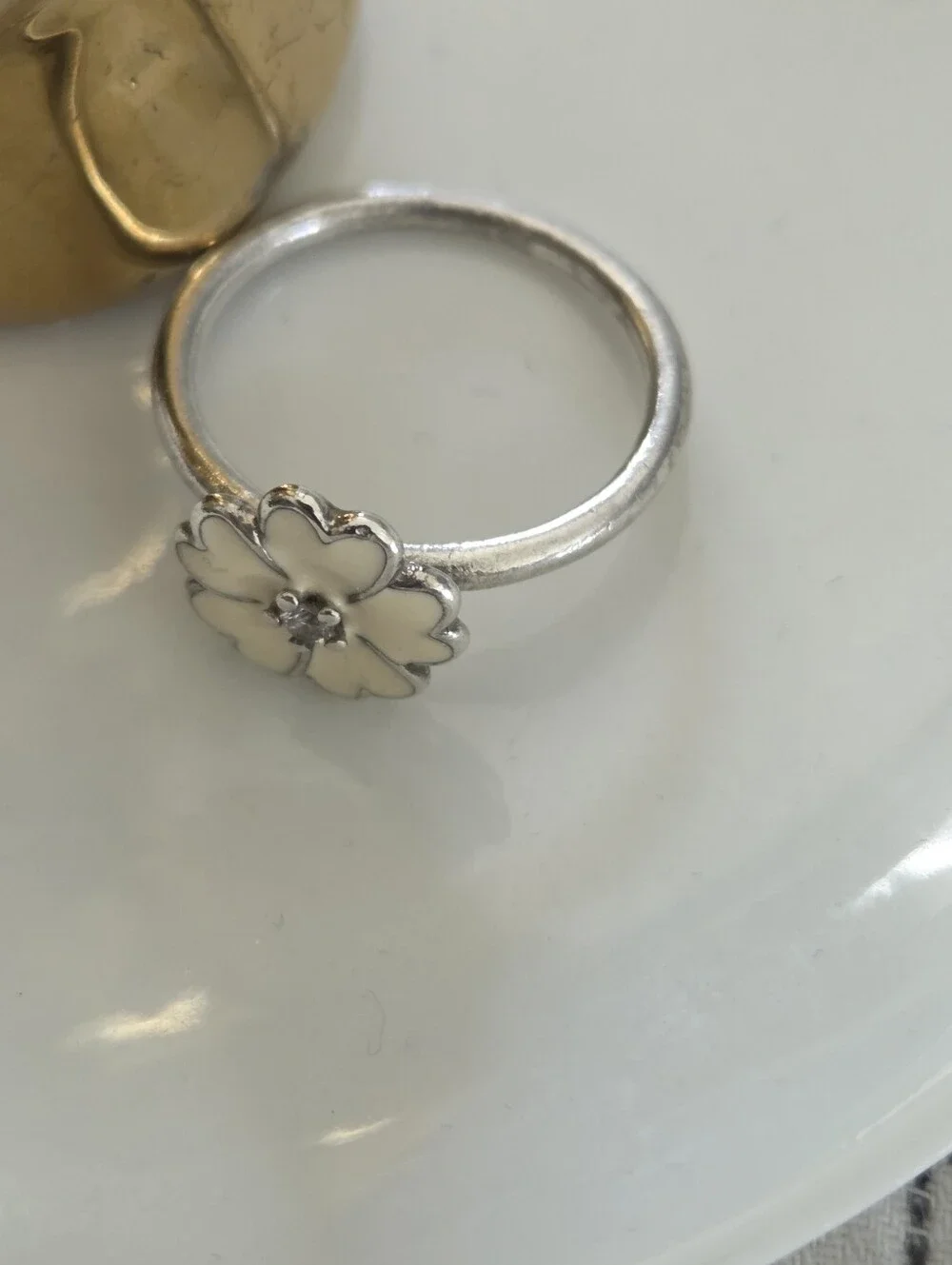 Pandora Sterling Silver Floral Ring with Cream Enamel Size 6 /52 * See Details